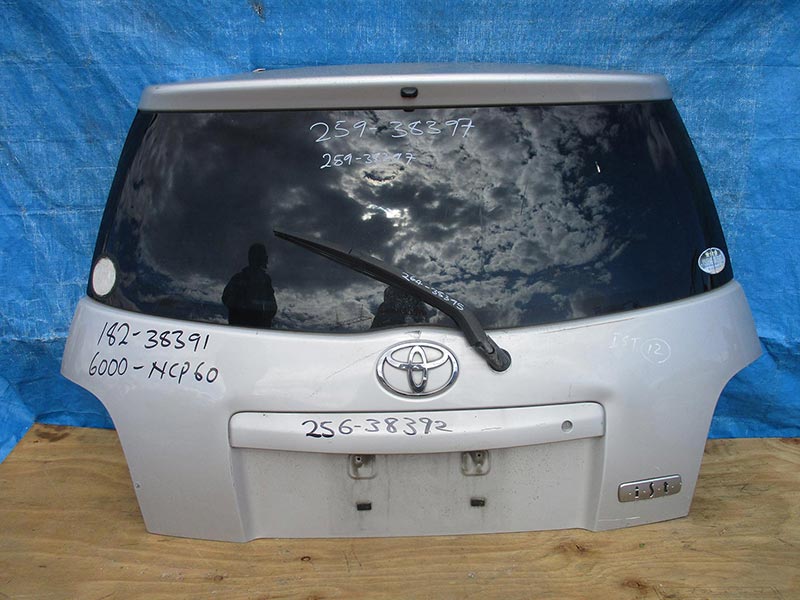 Used Toyota IST TRUNK MOULDING